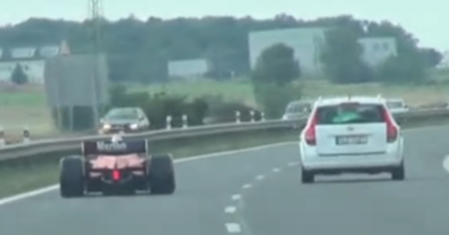 MISTERIOZNI BOLID Vozači u čudu trljali oči, Formula 1 na autocesti (VIDEO)