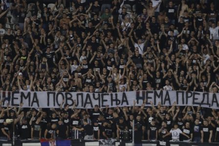 PRVO SKANDIRALI „UPRAVA NAPOLJE“ Grobari natjerali fudbalere Partizana da skinu dresove