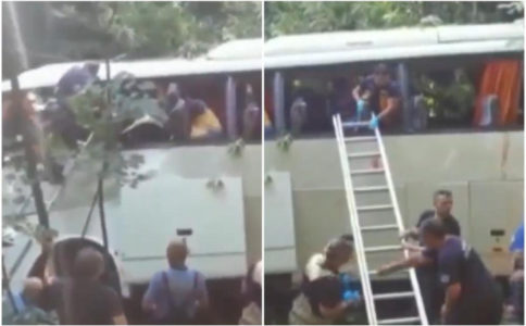 TRAGEDIJA Autobus pao sa litice, pet osoba poginulo (VIDEO)
