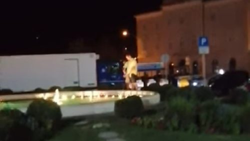 NOVE PROVOKACIJE ŠIPTARA Provozali se i mahali zastavama terorističke OVK kroz Vrbovac