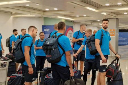 SUTRA OD 21 SAT IGRAJU PROTIV HOLANDIJE Košarkaši Srbije doputovali u Prag na Evrobasket
