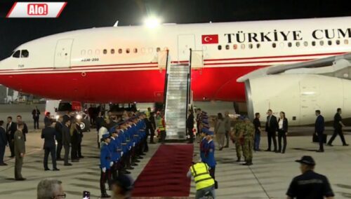 TURSKI PREDSJEDNIK U POSJETI SRBIJI Erdogan stigao u Beograd, Vučić ga dočekao na aerodromu