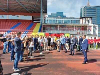 MILORAD DODIK OBIŠAO RADOVE U toku završetak rekonstrukcije terena Gradskog stadiona u Banjaluci