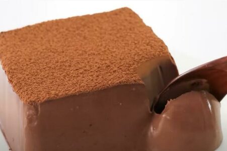 POSLASTICA KAO IZ PROFESIONALNE KUHINJE Najbolji recept za najkremastiji čokoladni kolač