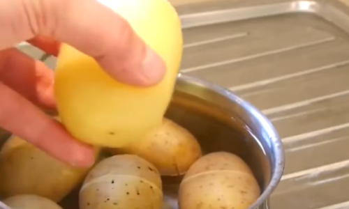 Trik koji je zapalio internet: Ogulite krompir za bukvalno 10 sekundi (VIDEO)