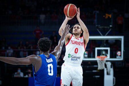 ŠOK ZA TURSKU I SREĆA ZA SRBIJU Šejn Larkin završio ovogodišnji Evrobasket, moraće na operaciju
