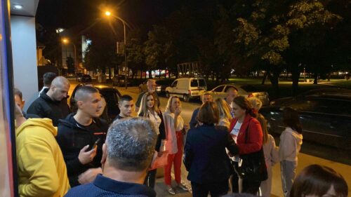 POČELA PROSLAVA U PDP-u Opšta euforija u štabu partije – stigli Stanivuković i Trivićeva (FOTO/VIDEO)
