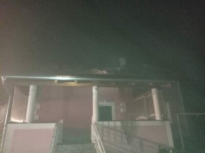 IZGORJELA KUĆA U BANJALUCI Povrijeđen vatrogasac prilikom gašenja požara, vatra gutala kuću pet časova (FOTO)