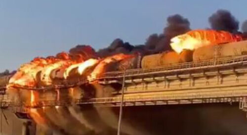SAOBRAĆAJ PRIVREMENO OBUSTAVLJEN Požar na Krimskom mostu, gori vagon cisterna
