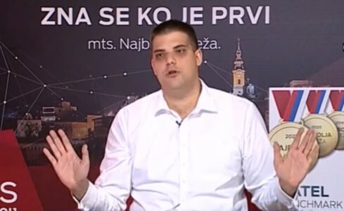ŠEŠELJ SLAVI MILOV PORAZ Đukanović je najveći izdajnik srpskog naroda u istoriji (VIDEO)