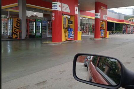 BAR NEŠTO DOBRO Pojeftinjuje gorivo u Srpskoj