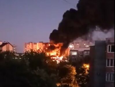 TRAGEDIJA NA JUGU RUSIJE Nastradalo 13 osoba, među njima 3 djece! Borbeni avion pao na zgradu i izazvao požar (VIDEO)