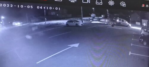 (UZNEMIRUJUĆI SNIMAK) Kamera snimila stravičan sudar u Kotor Varoši, od silovitog udara vozilu otpao zadnji trap