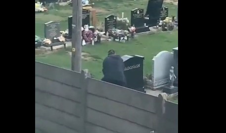 ŠOKANTAN PRIZOR! Imali brzinski se*s na groblju, video se dijeli društvenim mrežama (VIDEO 18+)