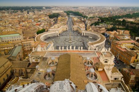 SKANDAL TRESE CRKVU Vatikan istražuje navode o svešteniku koji je pravio orgije u britanskoj katedrali