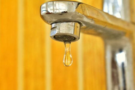 POČELO SPROVOĐENJE MJERA ŠTEDNJE U državnim zgradama gašenje tople vode u toaletima