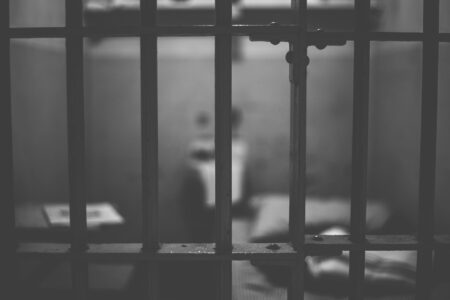 UŽAS U BEOGRADSKOM ZATVORU Preminuo zatvorenik (70) sumnja se da je silovan drškom od metle