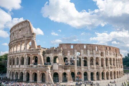 POLICIJA RAZBILA MREŽU PLJAČKAŠA U Italiji uhapšeno 16 osoba zbog pljačke arheoloških lokaliteta