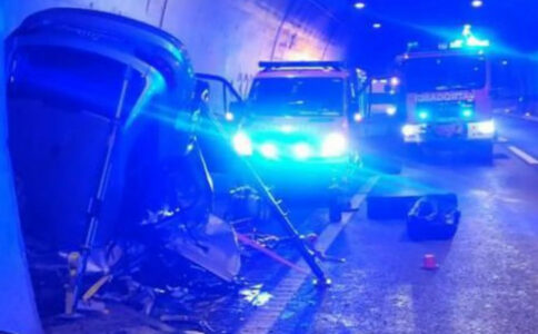 TEŠKA SAOBRAĆAJNA NESREĆA U HRVATSKOJ Audi se zabio u zid tunela, jedna osoba poginula