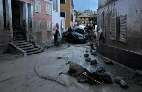 NAJMANJE OSAM LJUDI POGINULO Pogledajte dramatične prizore nakon klizišta u Italiji (VIDEO)