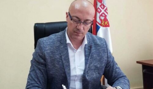 UZ NJEGA, ODLAZI JOŠ 18 SRBA Jedini srpski ministar u vladi u Prištini podnio ostavku