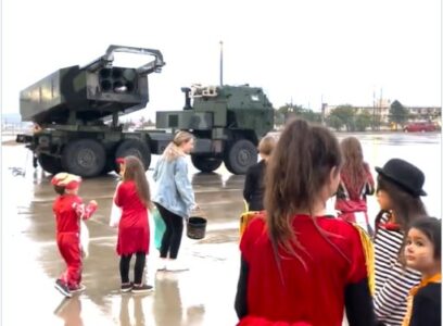KRAJNJE BOLESNA ZABAVA ZA NOĆ VJEŠTICA Američka vojska raketnim bacačem ispaljivala slatkiše na djecu (VIDEO)