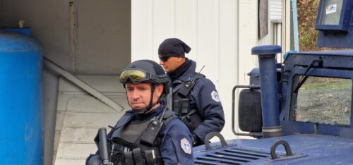 U Leposaviću uhapšen Srbin koji je protestovao protiv ulaska Radomirovića u opštinsku zgradu