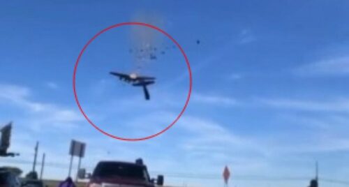 SRUŠIO SE AMERIČKI BOMBARDER B-17 Pogledajte jezive snimke nesreće, strahuje se da je stradalo šest osoba (VIDEO)