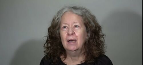PROMJENA ZBOG KOJE ĆE VAM PASTI VILICE Žena (60) nije mogla da prepozna samu sebe nakon ovog nevjerovatnog makeovera (VIDEO)