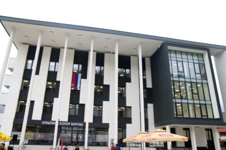 KOŠTALA 4,5 MILIONA KM Dodik i Sakan otvorili novu zgradu opštine u Kotor Varošu
