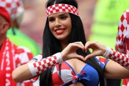 NAJVRELIJA HRVATSKA NAVIJAČICA OBEĆALA: „Skinuću se gola ako osvojimo Svjetsko prvenstvo“