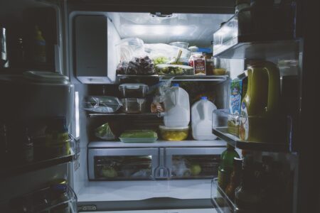 PROBAJTE: 5 jeftinih trikova za uklanjanje neprijatnih mirisa iz frižidera