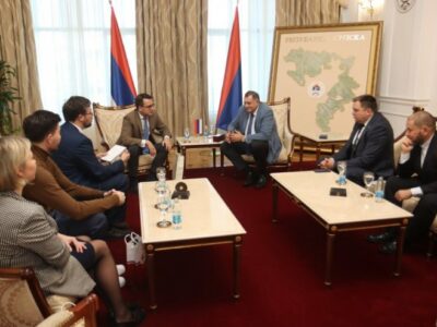 „JEDAN OD NAJSTARIJIH TEATARA“ Dodik razgovarao sa delegacijom pozorišta „Aleksandrinski“ iz Sankt Peterburga