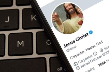 HAOS NA TVITERU Javio se Džon Lenon, Isus dobio plavu značku – šta se dešava?