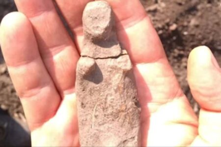 KADA SU OTKRILI O ČEMU SE RADI – USLIJEDIO JE ODUŠEVLJENJE… U srcu Bosne pronađena 3.000 godina stara figurica, otvoren novi prozor u prošlost