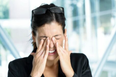 LJEKARI UPOZORAVAJU: Izbegavajte trljanje očiju, jer može biti vrlo štetno