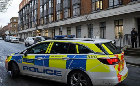 MEĐU POVRIJEĐENIMA I DJECA U Londonu muškarac napao ljude kiselinom