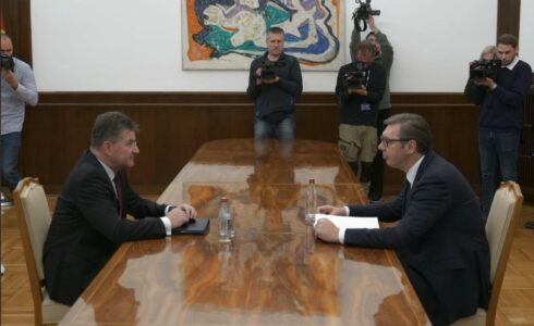 Lajčak razgovarao sa Vučićem o nastavku dijaloga i povratku Srba u institucije u Prištini