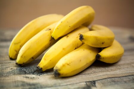 ENERGETSKA BOMBA Šta se događa ako ujutru na prazan stomak pojedete bananu i popijete čašu mlake vode