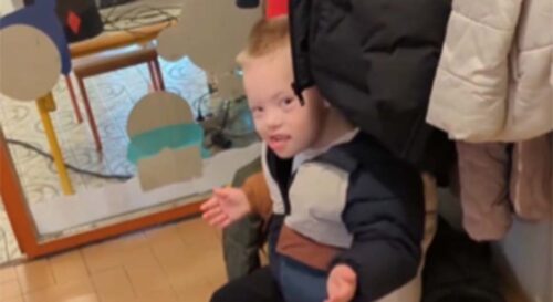 SKANDAL U VRTIĆU U ŠIROKOM BRIJEGU Vaspitačica sklonila dječaka Daunovim sindromom sa bine (VIDEO)