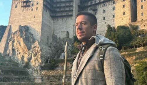 (FOTO) NA PUTU DO GRČKE Rokvić se oglasio na Instagramu: Na hodočašću nije sam, evo ko mu pravi društvo