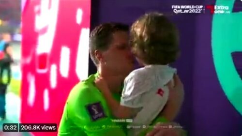DIRLJIV SNIMAK Golman Poljske, Ščensni, tješi uplakanog sina poslije poraza od Francuske (VIDEO)