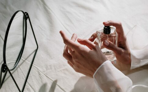 IZDATO UPOZORENJE Iz prodaje povučen parfem, utiče na plodnost kod žena