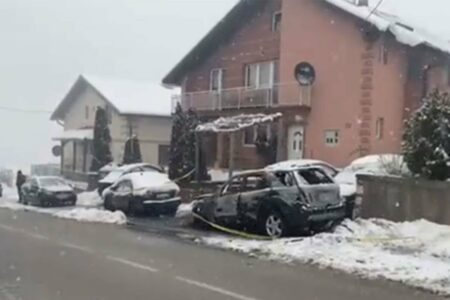 POLICIJA HITNO REAGOVALA Potraga za trojicom državljana Srbije zbog paljenja Sladojinog vozila