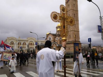 BOGOJAVLJENJE U BANJALUCI Litija ispred Hrama Hrista Spasitelja, u skladu sa tradicijom i običajima (FOTO/VIDEO)