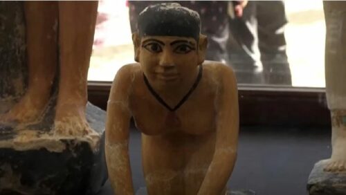 EGIPAT I ARHEOLOGIJA: Pronađena mumija prekrivena zlatom, nije otvarana 4300 godina (FOTO)
