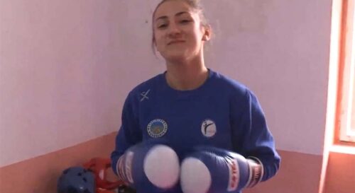 NAJSNAŽNIJI CVIJET IZ HERCEGOVINE! Jana Đerić iz Nevesinja ponosno na vrhu svijeta: Prvakinja u kik-boksu