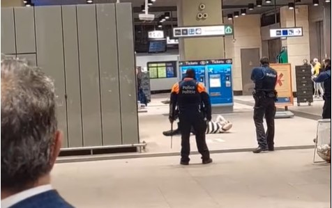 MUŠKARAC NOŽEM UBO MLADIĆA I POVRIJEDIO NEKOLIKO LJUDI Napad u metro stanici u Briselu