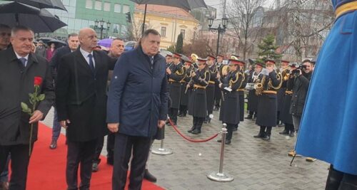 Dodik položio vijence na Spomenik srpskim braniocima Brčkog