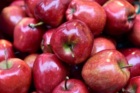 UČINITE NEDJELJU JOŠ SLAĐOM Brzi kolač s jabukama